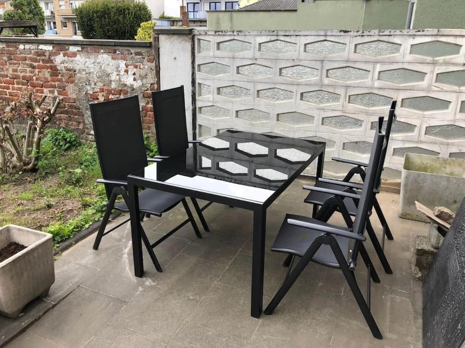 Charmante Gartenwohnung Mit Privatem Grossen Garten Colónia Exterior foto